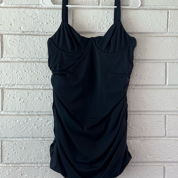 SKIMS - SHAPING SWIM RUCHED ONE PIECE - ONYX - Picture 5 of 7